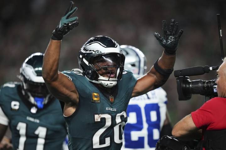 Lightning halts Super Bowl Eagles’ season opener against Cowboys