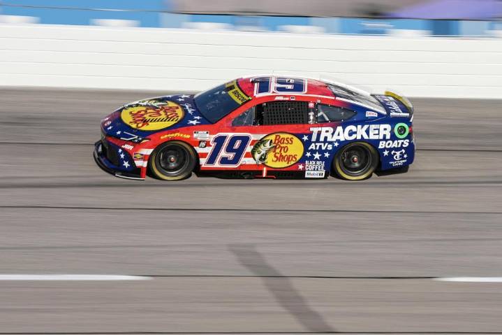 Briscoe wins 2nd straight Southern 500 to advance to 2nd round of NASCAR playoffs