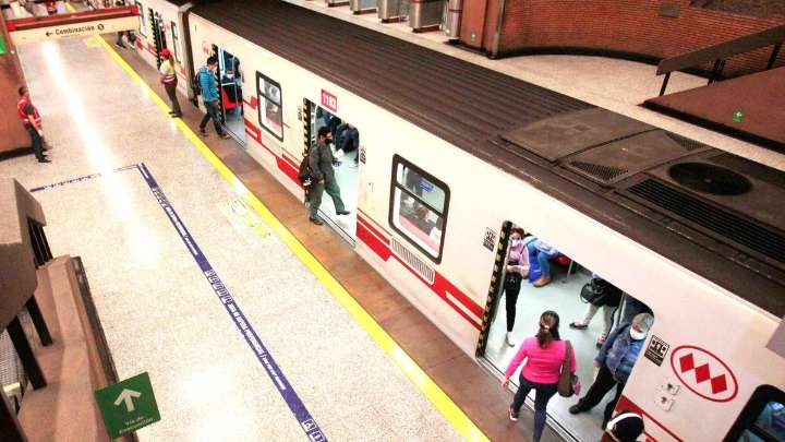 Metro de Santiago cierra varias estaciones de Línea 1