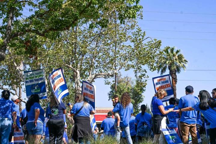 30,000 nurses, hospital staff authorize strike against Kaiser