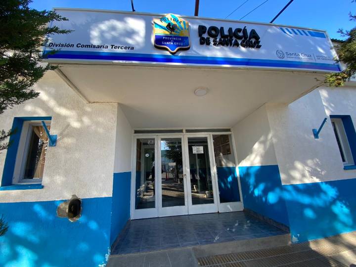 Intento de robo en Río Gallegos: un joven fue aprehendido tras ser sorprendido manipulando una moto