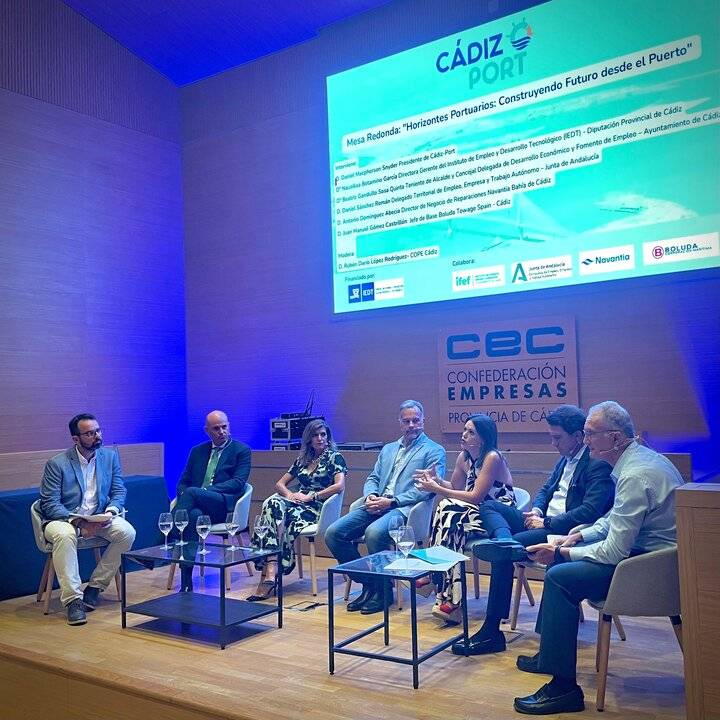 La mesa redonda 'Horizontes Portuarios' analiza el reto del empleo y la formación en el sector