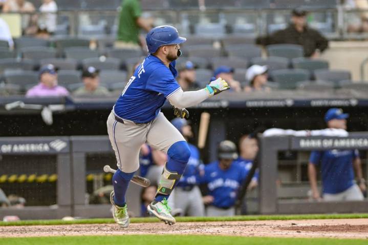 Blue Jays star SS Bo Bichette (shin) not in lineup vs. Yankees