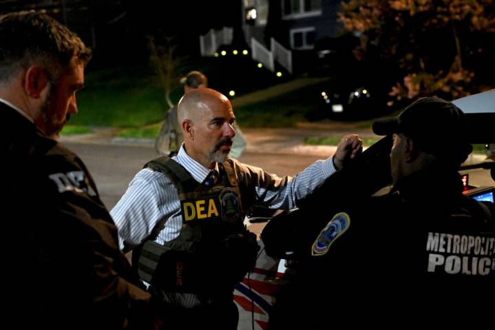 DEA anuncia decomiso de un millón de pastillas falsas y toneladas de droga vinculadas al CJNG