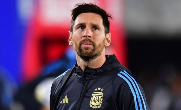 La emoción de Lionel Messi apenas pisó el césped del Monumental