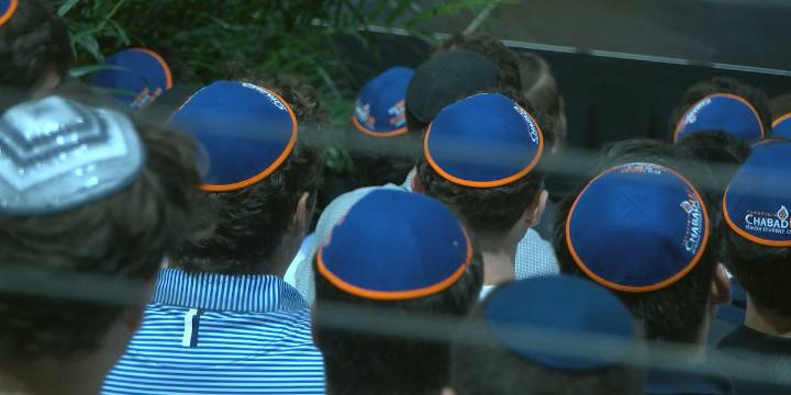 ‘Make a fresh beginning’: Hundreds celebrate Rosh Hashanah at O’Connell Center
