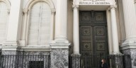 El Banco Central tuvo otra jornada de ventas y desembolsó USD 678 millones en el mercado para frenar al dólar