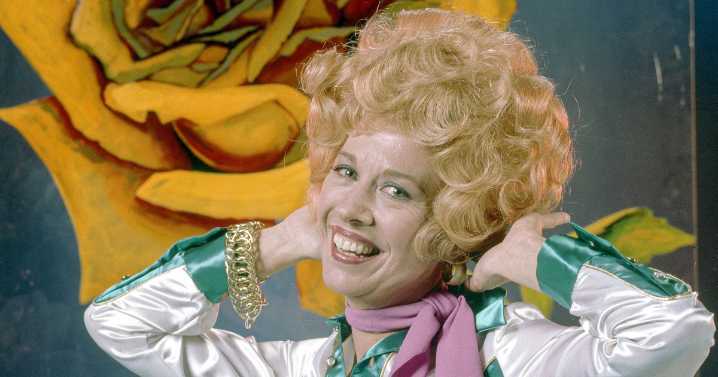 Polly Holliday, who played Flo on 'Alice' with 'Kiss my grits' catchphrase, dies at 88
