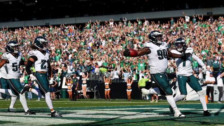 Eagles’ Jordan Davis plays hero in crazy win over Rams