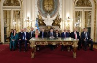 El Gobierno volvió a cruzar a la oposición ante las críticas por al apoyo financiero de EE.UU.: "No hay precedente de semejante ataque sistemático"