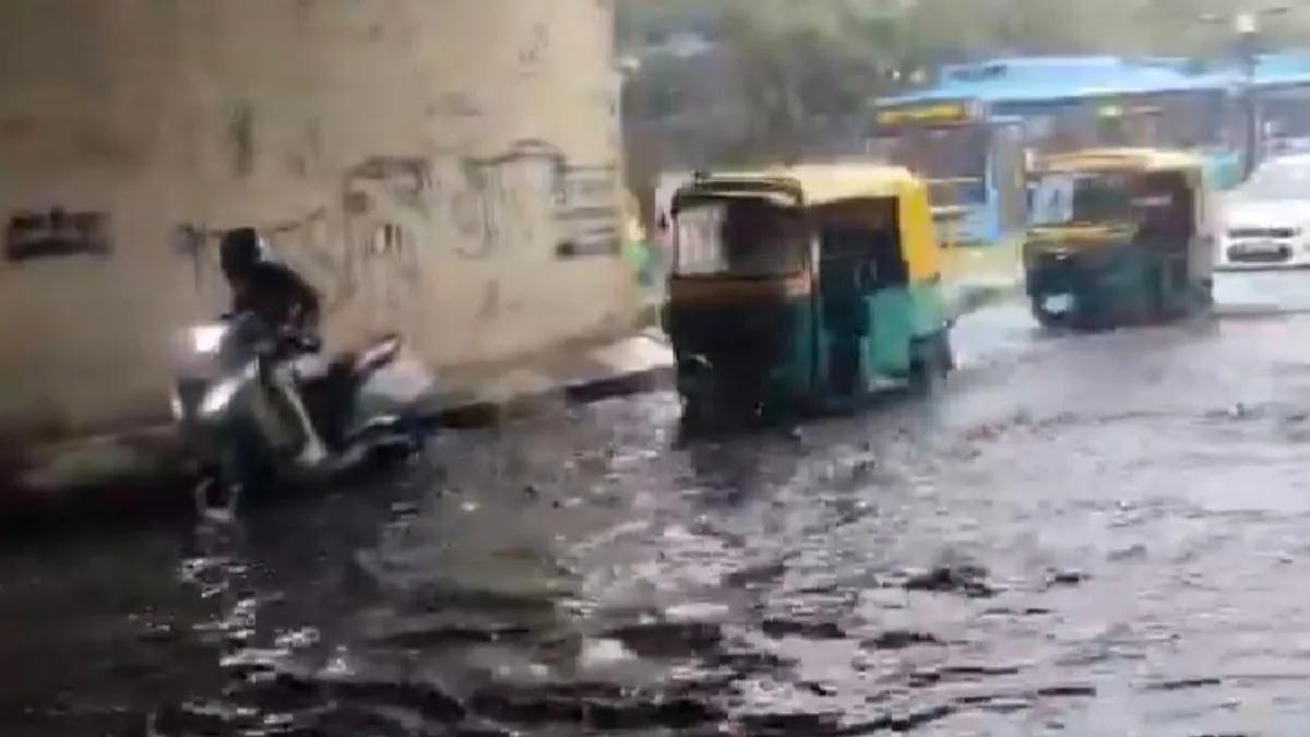 Heavy rains lash parts of Delhi, cause waterlogging; Durga Puja and Ashtami celebrations affected