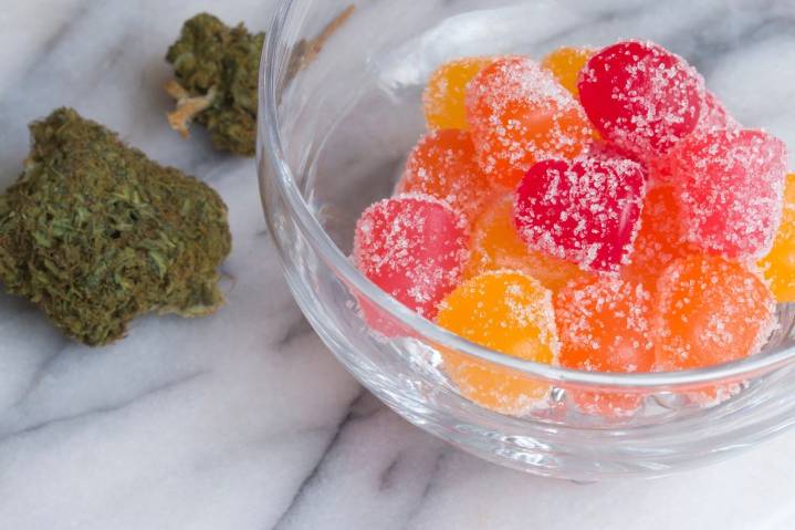 Retiran más de 61,000 gomitas con CBD por riesgo de contaminación en EE.UU. y varios países