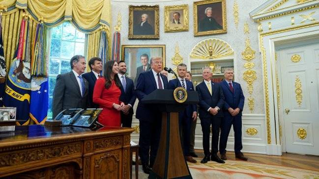 Trump anunció que “literalmente destruimos un barco, un barco que transportaba drogas” y “estas provienen de Venezuela”