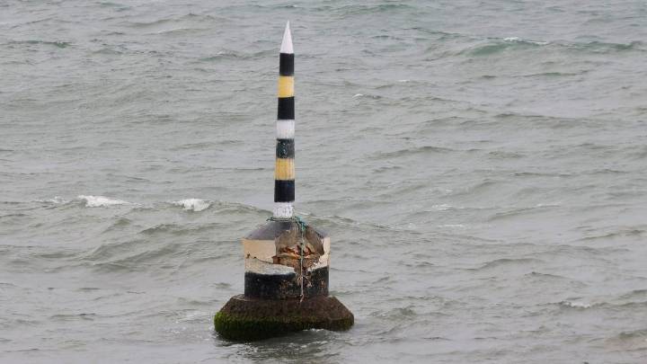 Cottesloe Beach’s iconic diving pylon off-limits after inspection finds damage to base