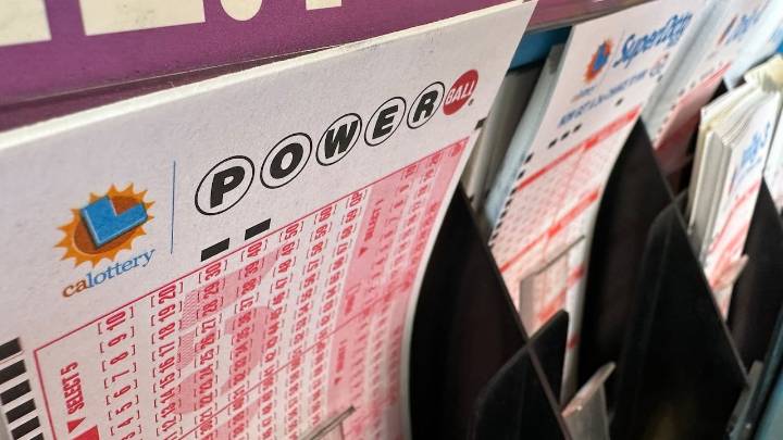 Familia pierde millonario premio en el Powerball por un solo número, pero se llevaron una gran sorpresa