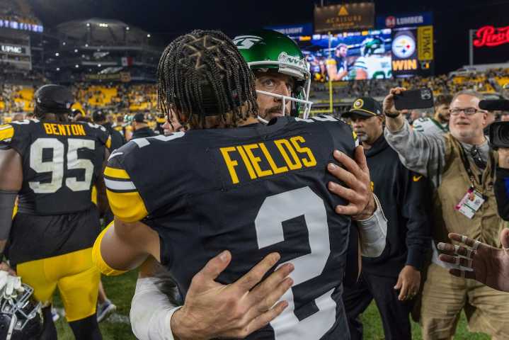 Aaron Rodgers, Justin Fields make NFL history with Steelers