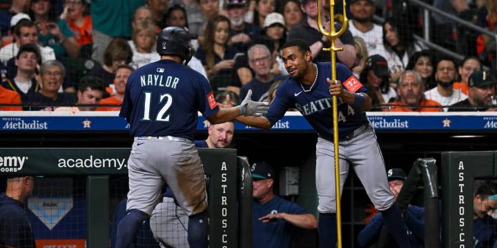 Mariners hit four home runs in win over Astros