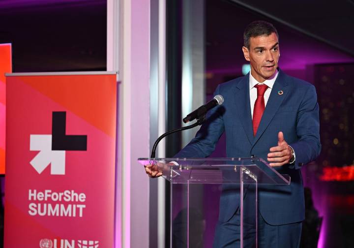 Sánchez reivindica la inocencia de su mujer y su hermano y evita ir al choque con la justicia