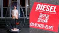 Como en Pokémon, pero en Milán: Diesel armó una búsqueda interactiva de huevos de cristal con modelos adentro