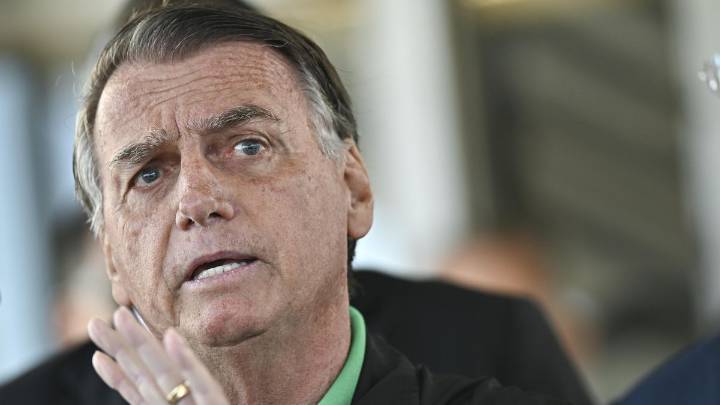 Internaron a Jair Bolsonaro por una crisis de salud
