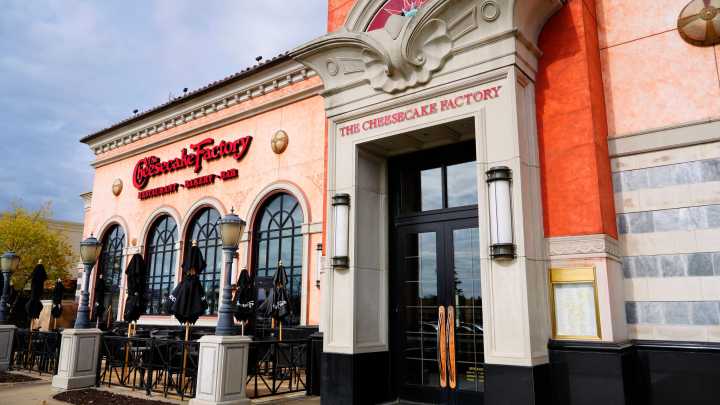 Where's the closest Cheesecake Factory to El Paso?