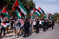 Protestas y ausencia de incidentes en la salida de la penúltima etapa de la Vuelta