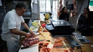 Por la baja en carnes, los precios de los alimentos en los barrios del conurbano descendieron 0,03% en agosto