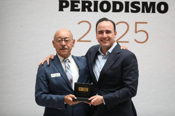 ENTREGA GOBERNADOR PREMIO ESTATAL DE PERIODISMO