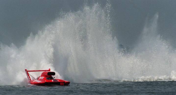 Powerboat racing series returns to east Mission Bay for 57th time