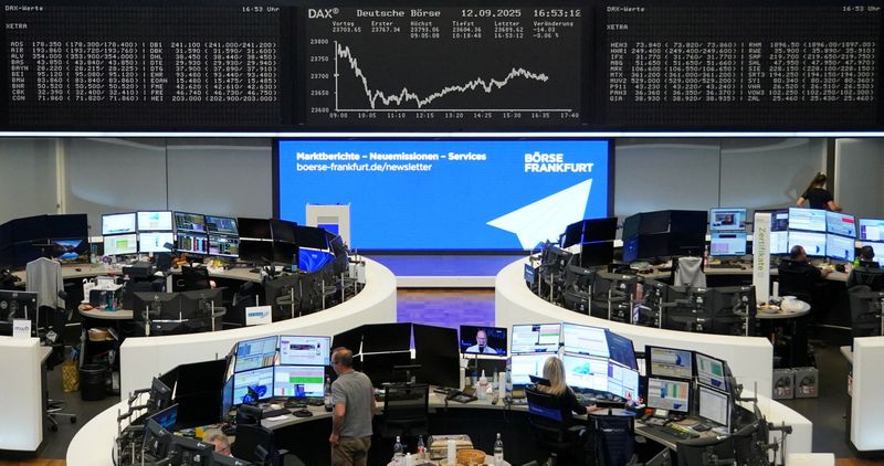 European shares lifted by banking stocks, Rubis shines