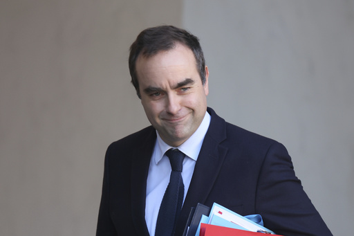Macron nombra al ministro de Defensa Lecornu como el más reciente primer ministro de Francia