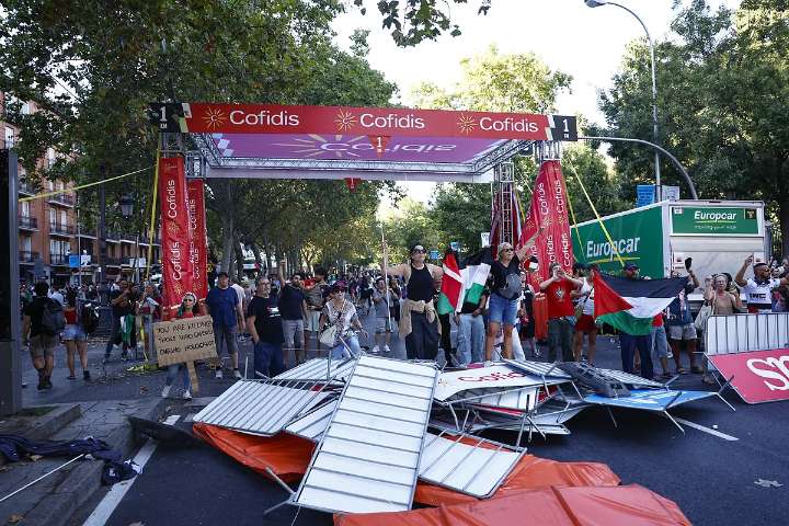 Vuelta a España: La Unión Ciclista Internacional ataca a Pedro Sánchez por "instrumentalizar el deporte con fines políticos" tras el boicot al final de la Vuelta a España