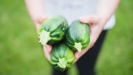 Ni en la despensa ni en bolsas de plástico: el sencillo truco para conservar el calabacín en casa sin que se ponga malo
