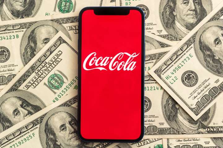 Cuántas acciones de Coca-Cola debes tener para ganar $10,000 al año