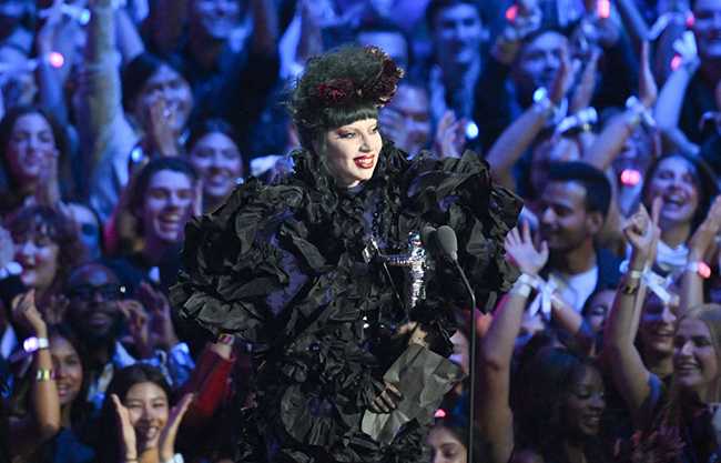 Corona MTV VMAs a Lady Gaga como Artista del Año