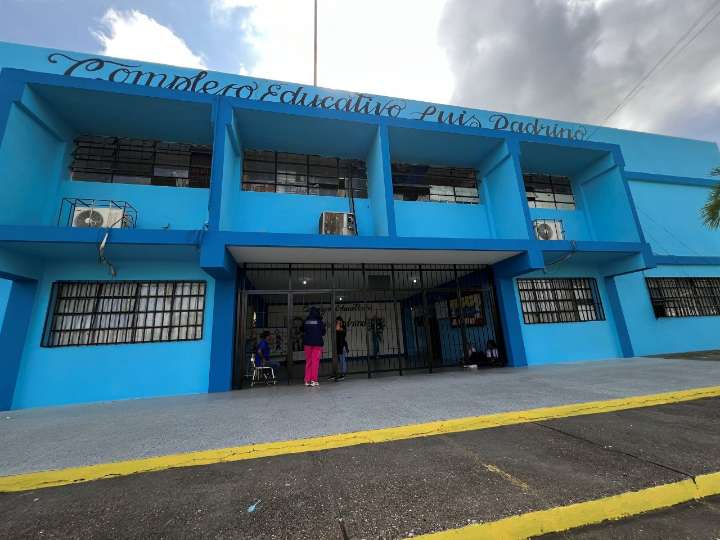 Padres y representantes del Complejo Educativo Luis Padrino reportan falta de pupitres