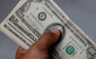 El dólar oficial se desinfla y baja 45 pesos tras los anuncios del Gobierno