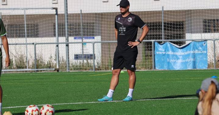Oriol Riera, tras la derrota ante el Arenteiro: "A nivel ofensivo el equipo ha estado muy bien y ha generado muchas ocasiones de gol"