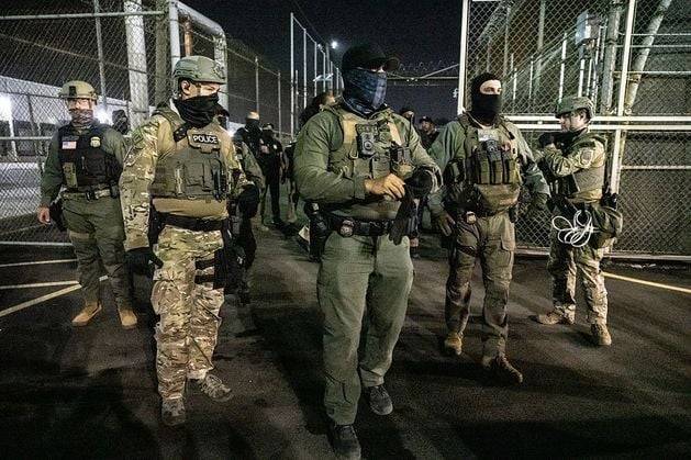 'Anti-ICE' messages found at scene of US detention centre shooting