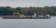 Mooring cell being installed south of Lock and Dam 20