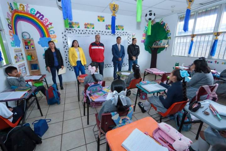 Regresan a clases en Hidalgo cerca de un millón de estudiantes