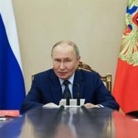 Russia offers to extend nuclear arms limits with US by one year