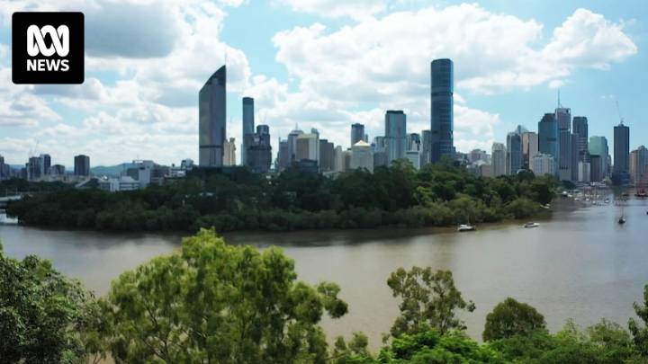 Strong winds hit south-east Queensland with gusts of up to 70kph recorded at Brisbane Airport