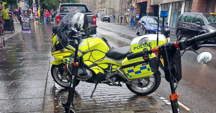 Edinburgh e-scooter riders brought to halt in Grassmarket as police patrol area
