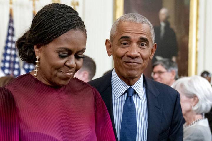 Barack y Michelle Obama despejan dudas sobre un posible divorcio al ser captados en un yate en Italia