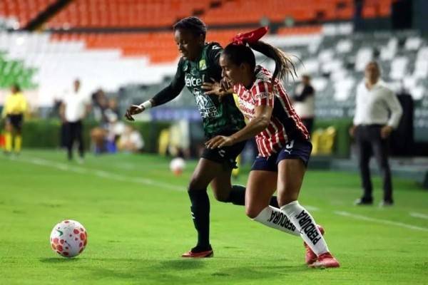 Retoman iniciativa para salario base en el futbol femenil