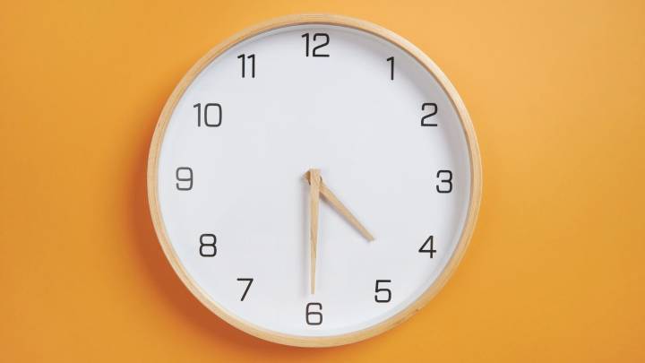 El BOE lo hace oficial: ya hay día exacto para el cambio de hora y puede ser el último