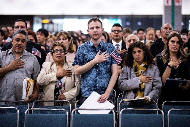 EUA anuncia cambios en el examen de naturalización para 2025