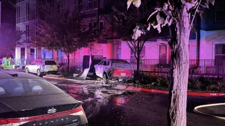 Power outage hits northwest Austin complexes after crash