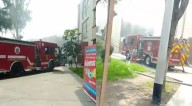Reportan fuerte incendio en colegio Ricardo Palma de Surquillo: niños y profesores son evacuados de emergencia